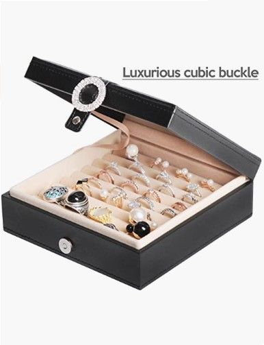 Cubic Buckle Ring Organizer