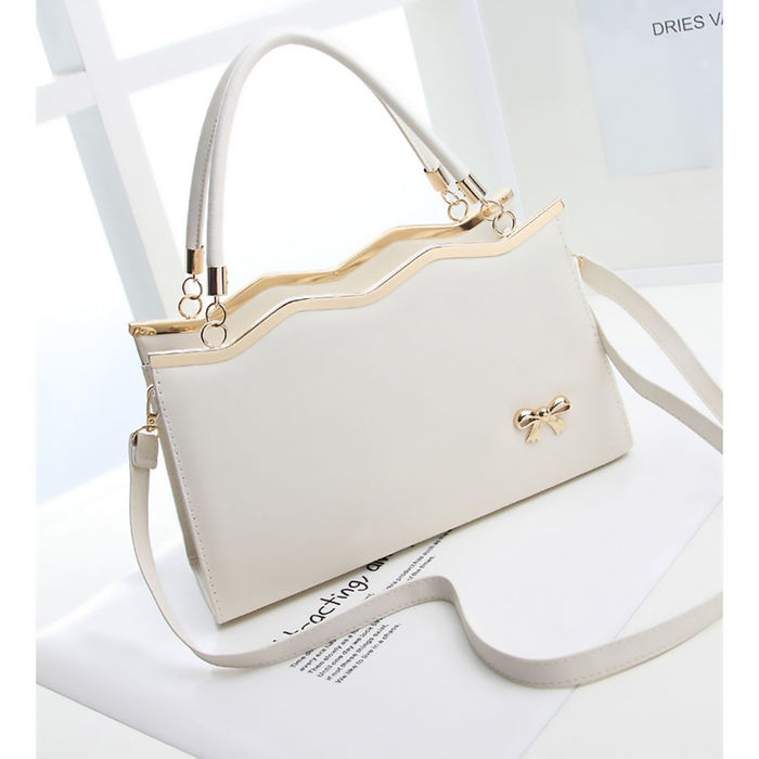 Unique Fashion Hand Bag White color, with the shoulder strap