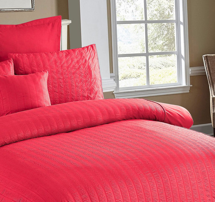 Seersucker Double Size Quilt/Doona/Duvet Cover Set - Red