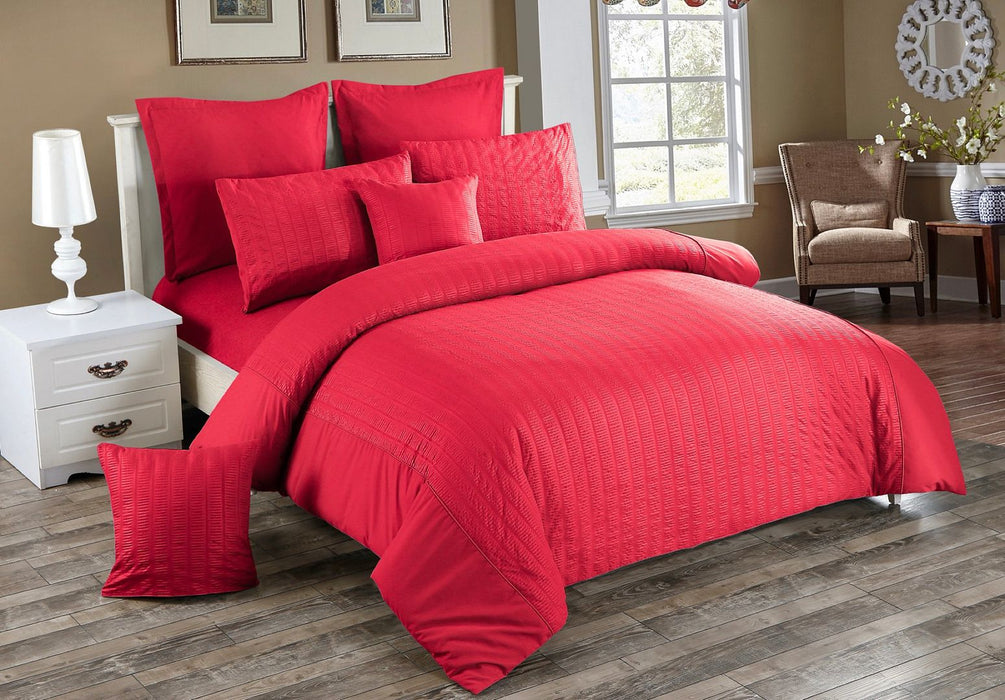 Seersucker King Size Quilt/Doona/Duvet Cover Set - Red